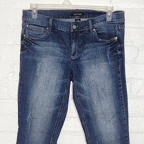 White House Black Market Noir Distressed Capri Jean - Picture 2 of 6